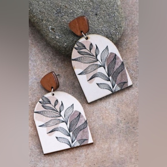 New Wooden Leaf Earrings - Picture 1 of 1